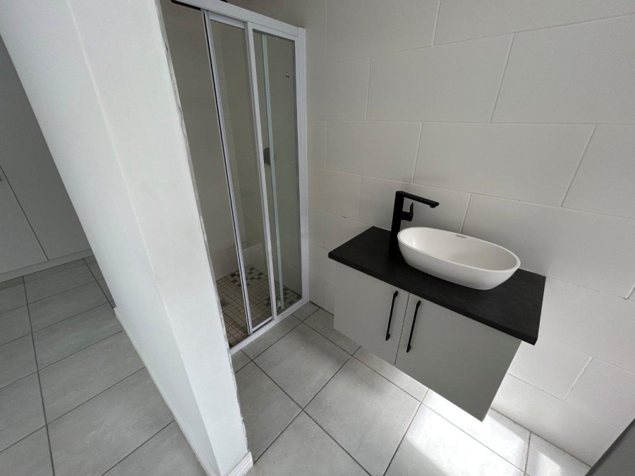5 Bedroom Property for Sale in Wavecrest Eastern Cape